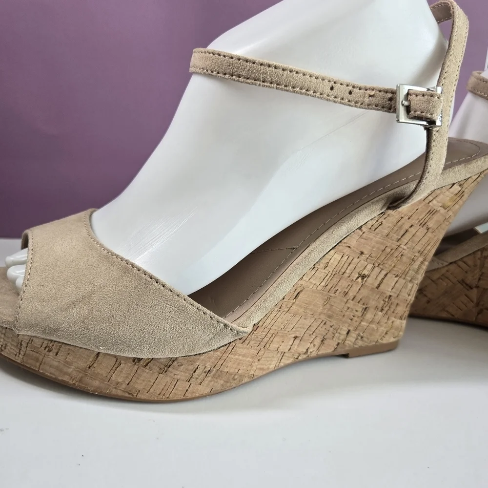 Charles by Charles David Lambert Wedge Sandals Nude Size 10 New/NWOT